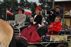Das rbb-Team mit den Titanenlady - Foto: Schöning